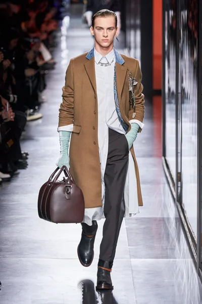 Look 15